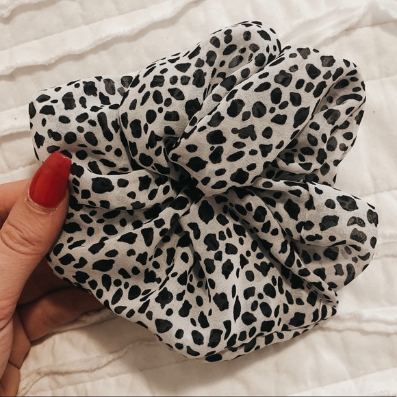 Accessories - Black & White Spotted Scrunchie